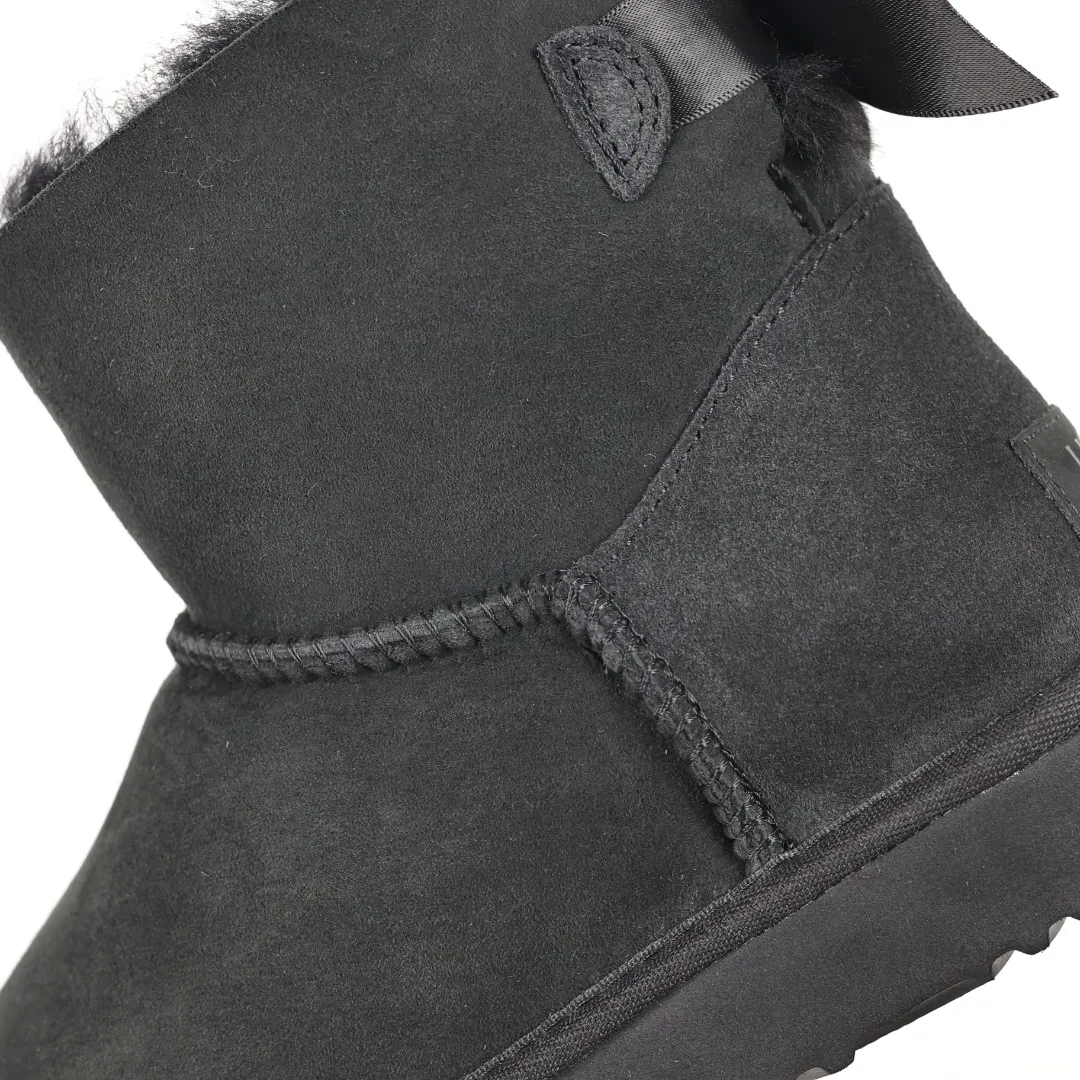 Pick up locally 💰600 Core recommended good price Independently developed original outsole and cashmere insole to keep you warm in winter and suitable for home use. In the new year, uug launched a style series, which is partially geared towards the preferences of young consumers and has also moved to the forefront of fashion trends. Shoe body material Water-repellent coated suede upper 17 mm UGGPURE™ implanted wool insole Lightweight non-slip comfortable rubber outsole With brand LOGO trademark Comes with a full set of packaging Size: 35 36 37 38 39 40
